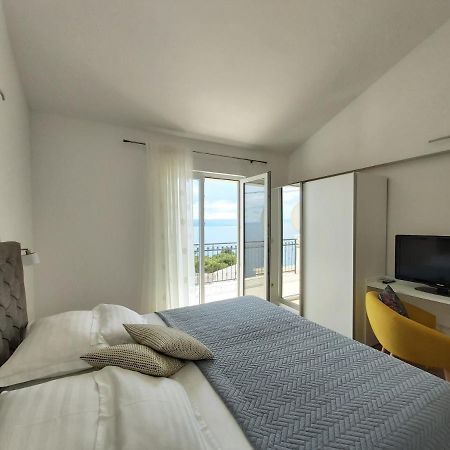 Apartments Marija Brela Bagian luar foto