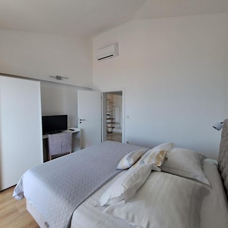 Apartments Marija Brela Bagian luar foto