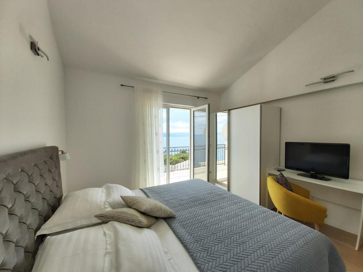 Apartments Marija Brela Bagian luar foto