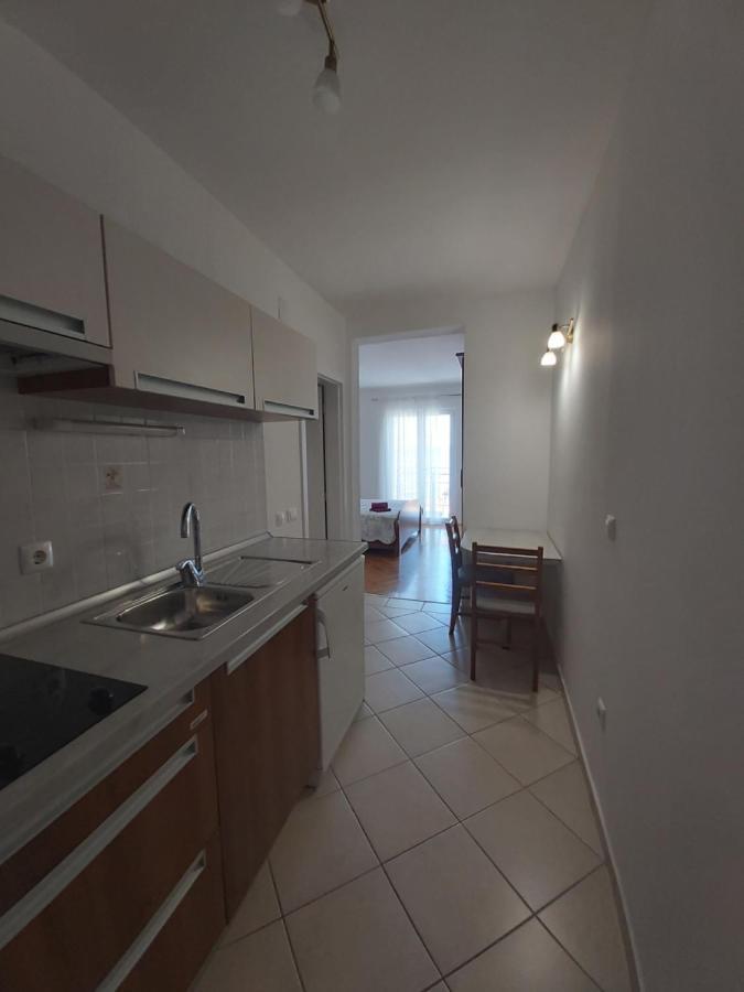 Apartments Marija Brela Bagian luar foto
