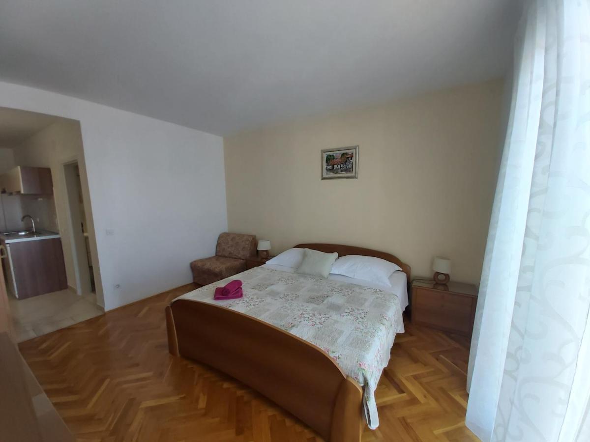 Apartments Marija Brela Bagian luar foto