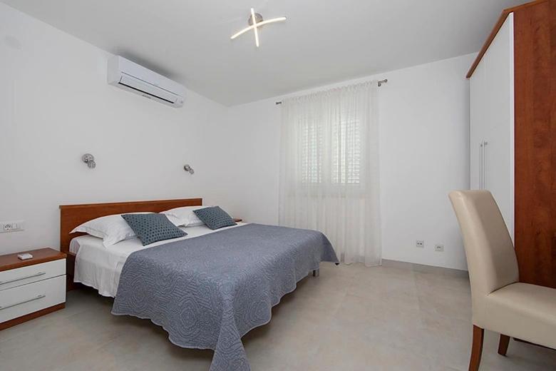 Apartments Marija Brela Bagian luar foto