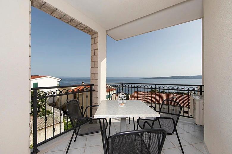 Apartments Marija Brela Bagian luar foto