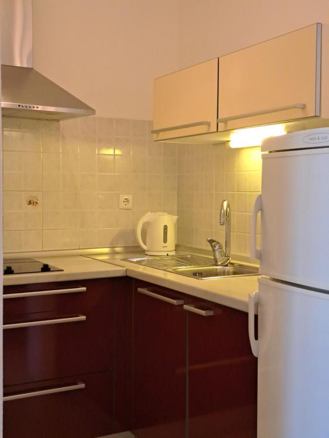 Apartments Marija Brela Bagian luar foto