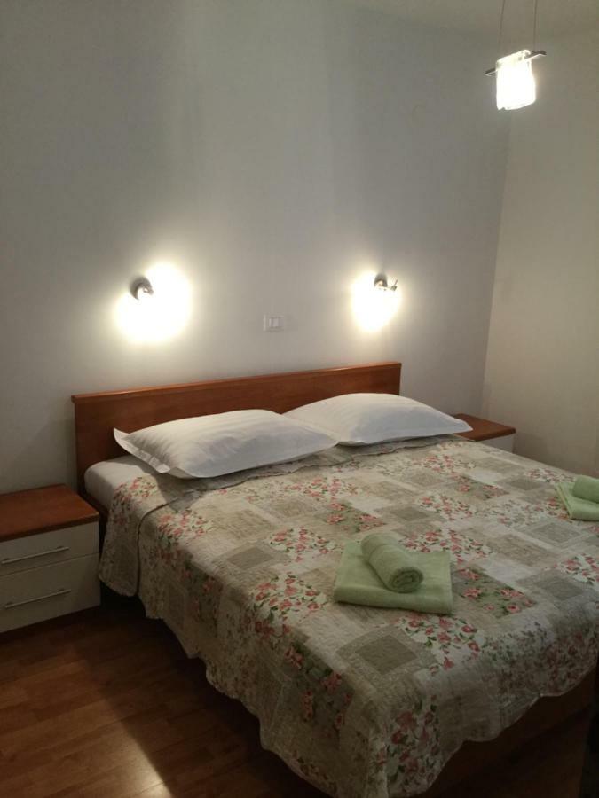 Apartments Marija Brela Bagian luar foto