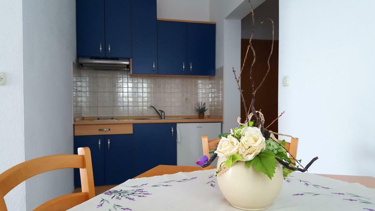 Apartments Marija Brela Bagian luar foto